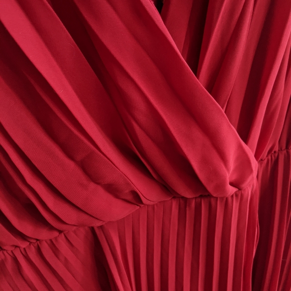 Long red evening gown size 12 - Picture 8 of 9